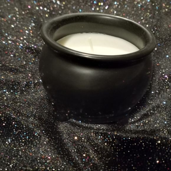 Cauldron candle - Picture 2 of 4